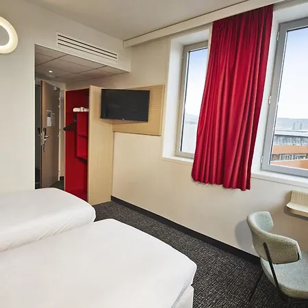 Kyriad Eco - Ferrand Estaing Hotel
