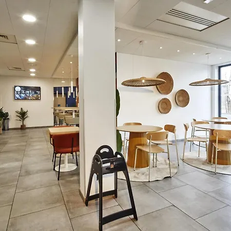 Kyriad Eco - Ferrand Estaing Hotel