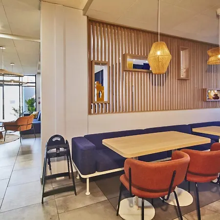 Hotel Kyriad Eco - Ferrand Estaing